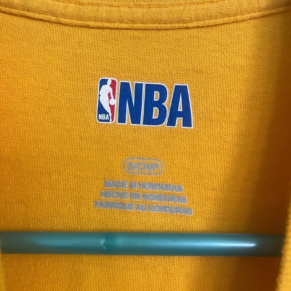 Golden state warriors NBA short sleeve tshirt strength in numbers size small - Picture 6 of 6